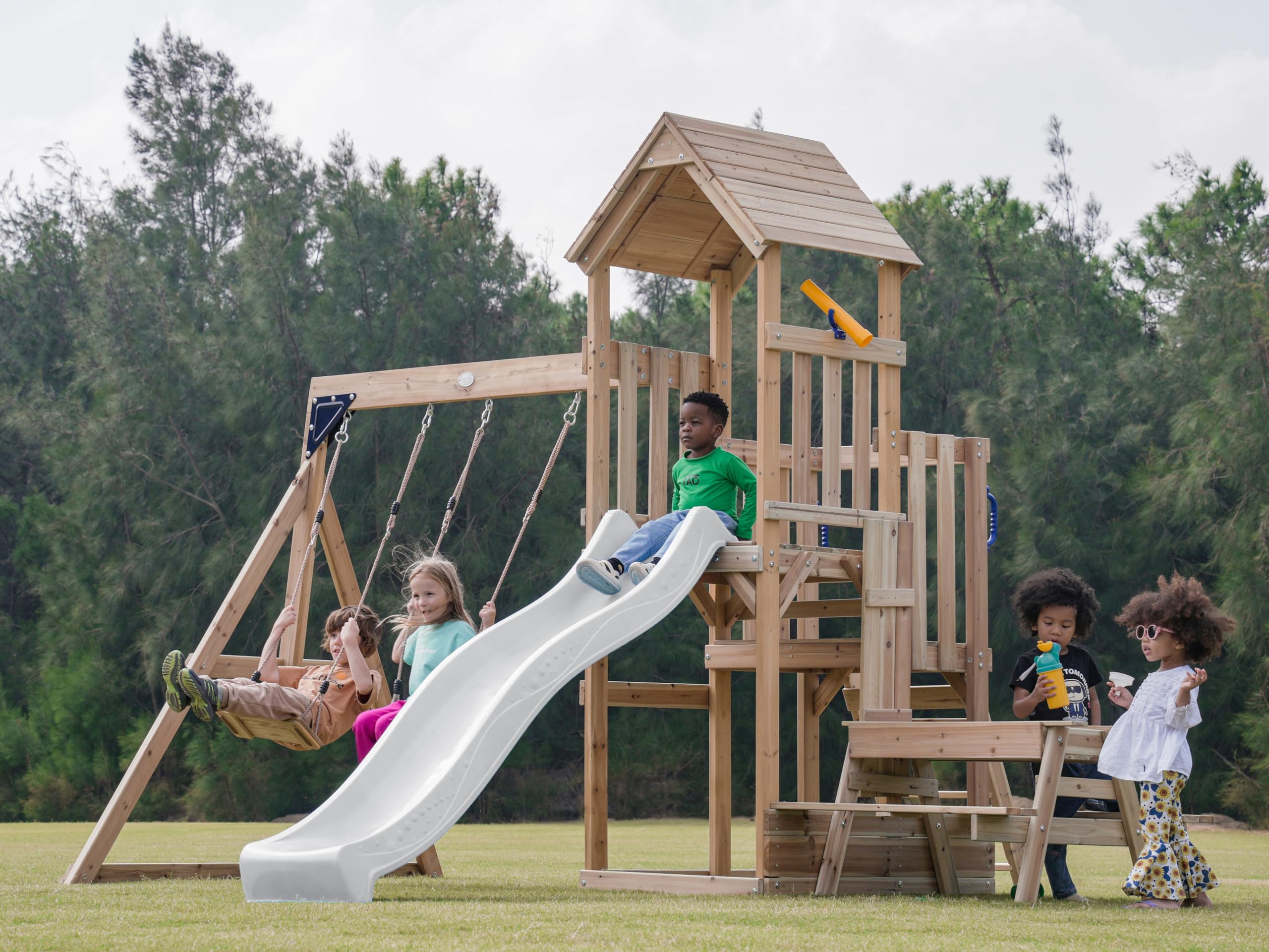 axi-mette-spielturm-holz-wei-mit-picknicktisch-rutsche image 4