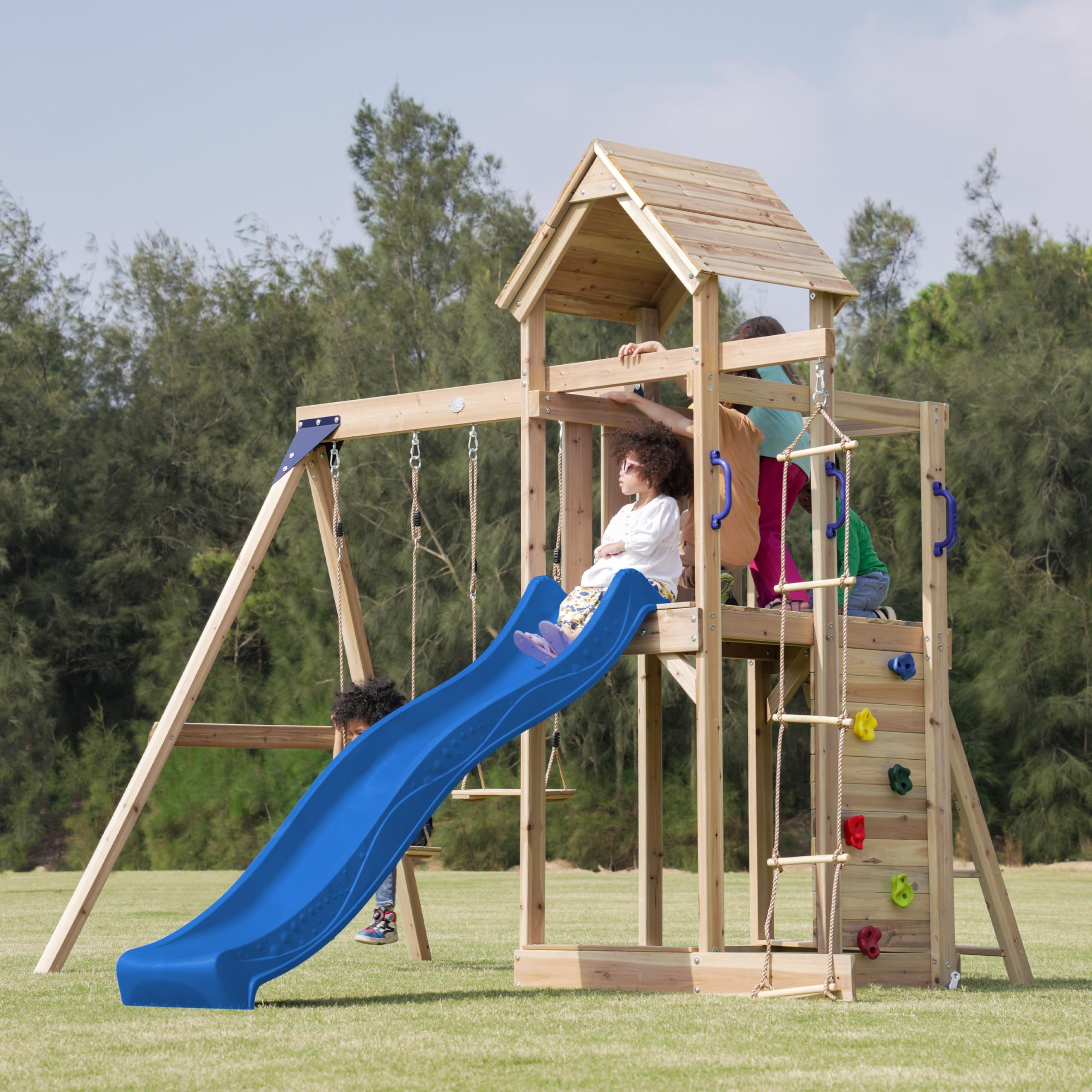 axi-moos-spielturm-holz-blaue-rutsche-doppelschaukel-sandkasten image 3