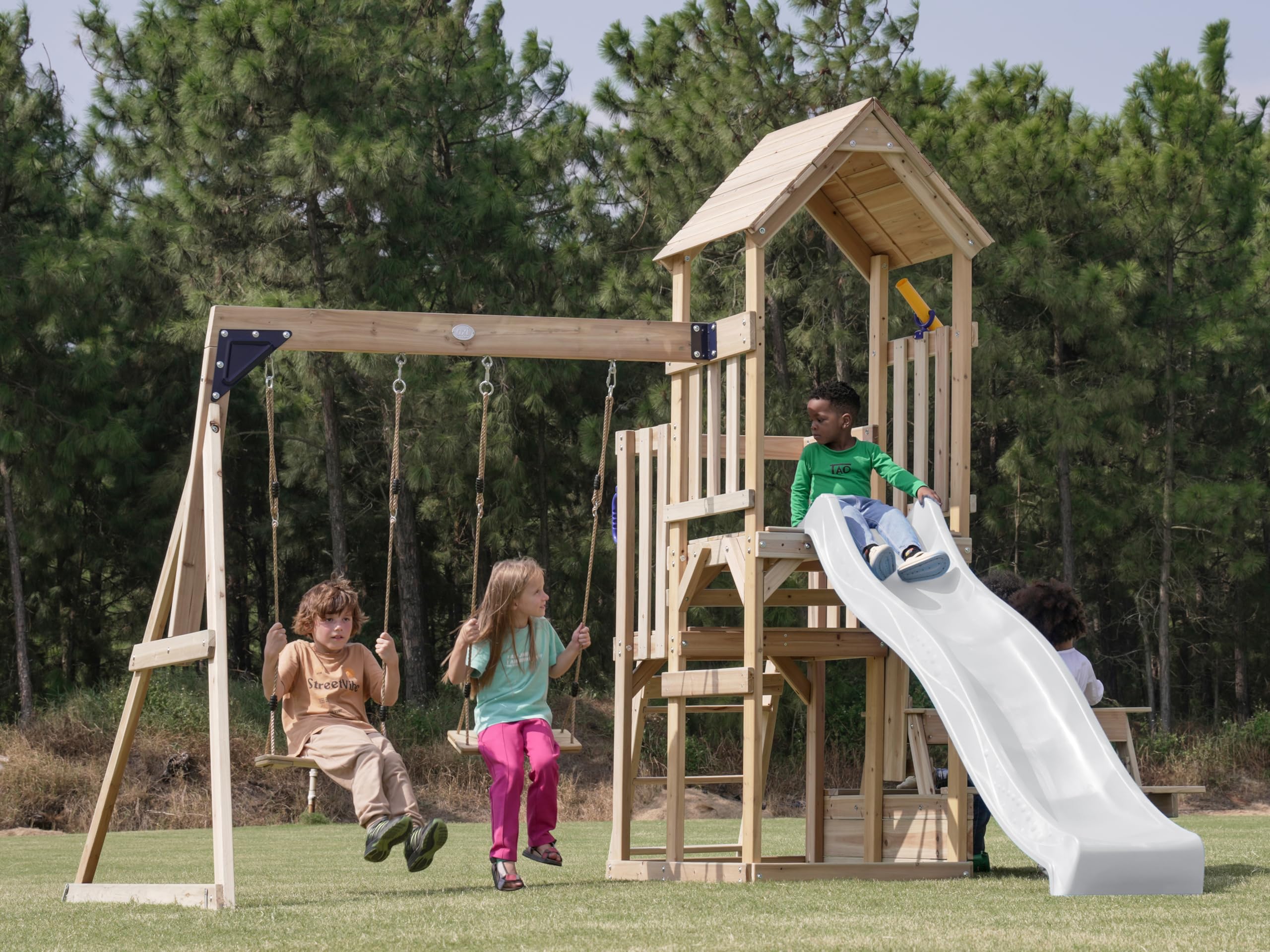 axi-mette-spielturm-holz-wei-mit-picknicktisch-rutsche image 3